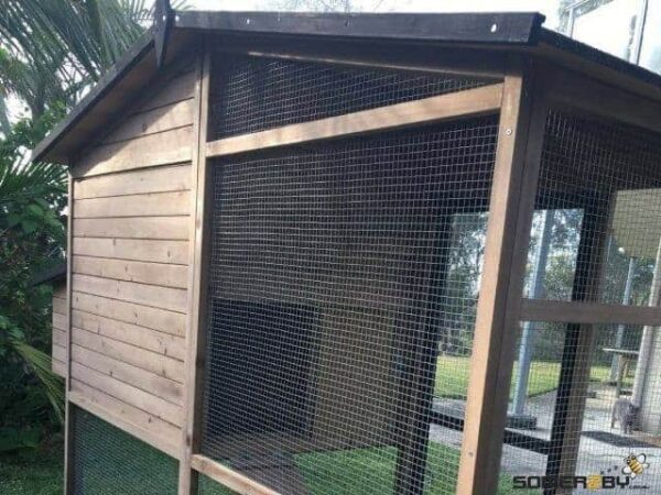 Somerzby Estate rabbit hutch wire mesh