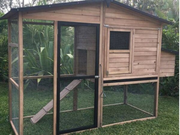 Somerzby Estate rabbit hutch