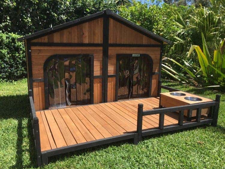 Spacious front deck porch with food and water dog bowls