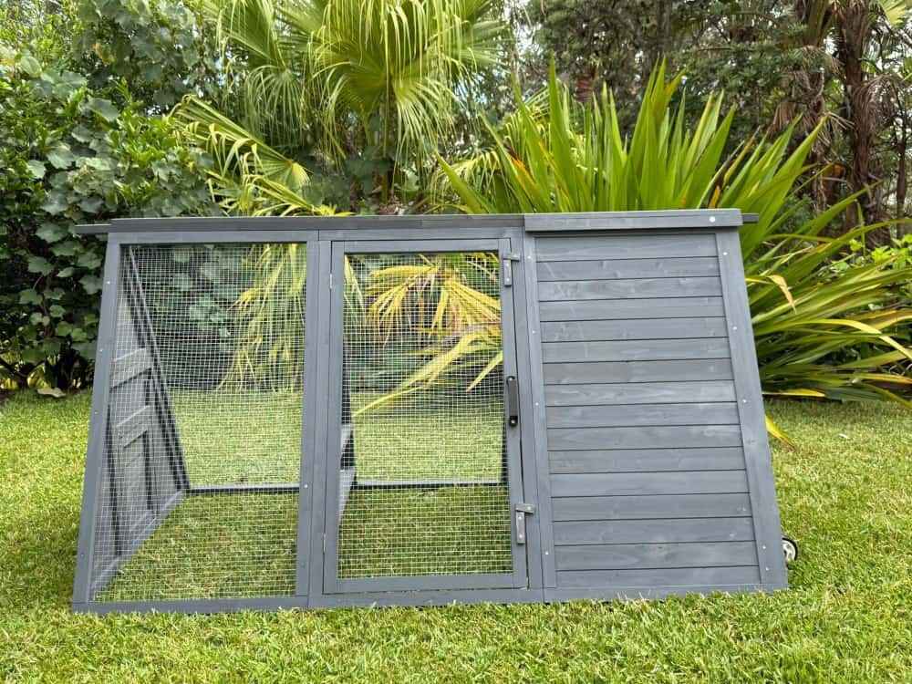 Lodge Chicken Coop - Large Door on Side