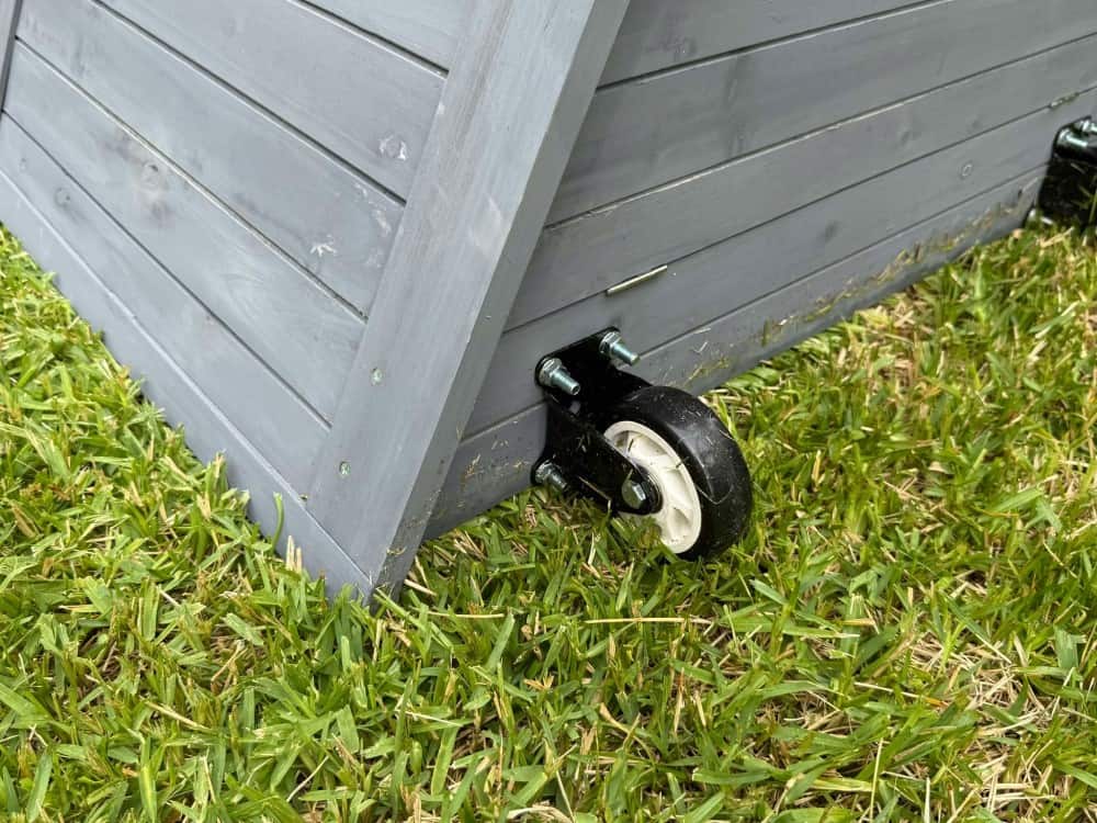 Lodge Chicken Coop - Wheels