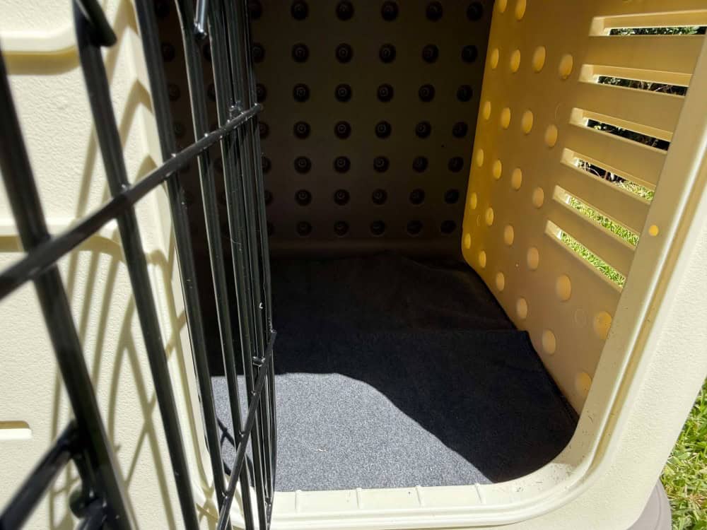 Poppy Large Plastic Dog Kennel - Grey fleece mat