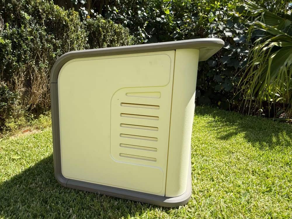 Poppy Large Plastic Dog Kennel - Ventilation on side