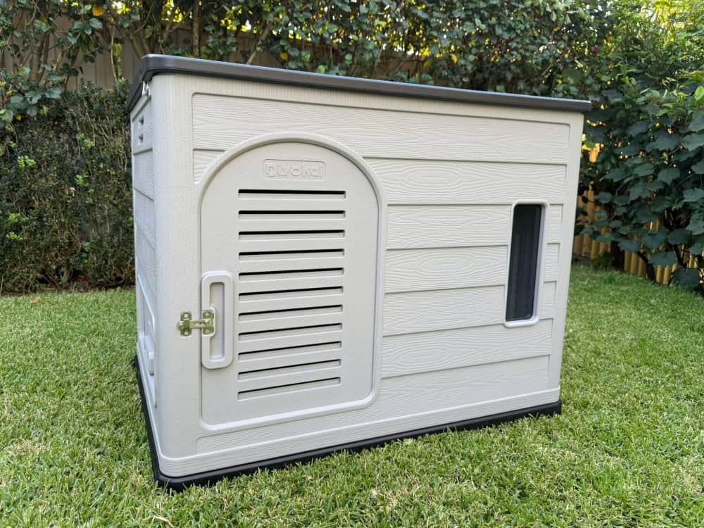 Lotus XXXL Plastic Dog Kennel - Door closed